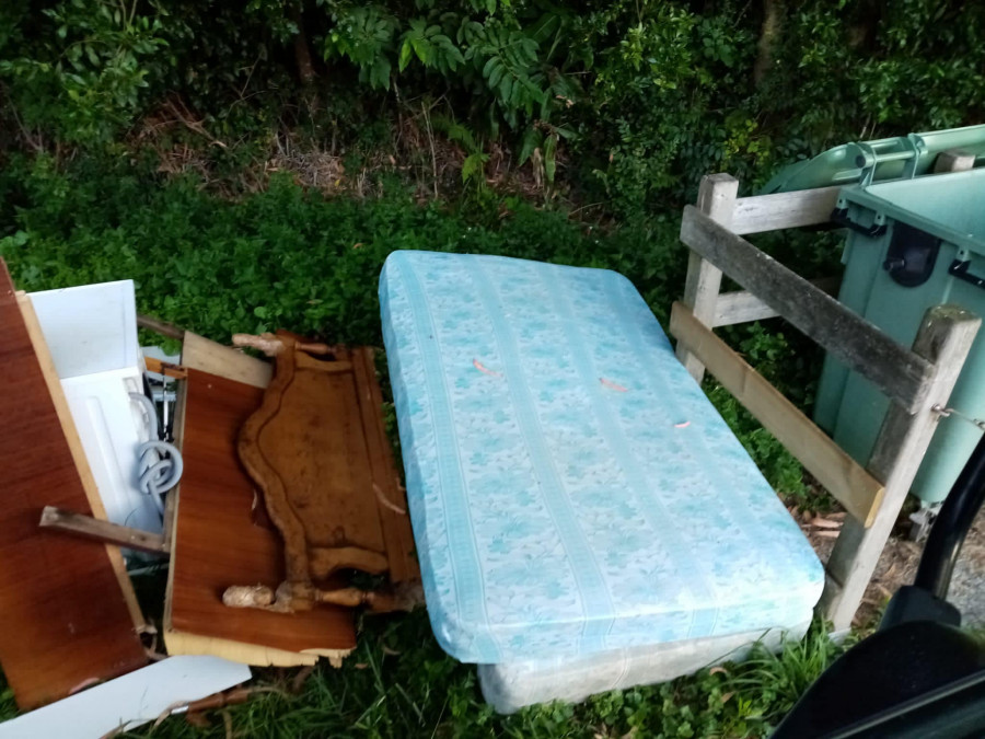 Nueva regañina a los vecinos de San Sadurniño por el abandono de residuos
