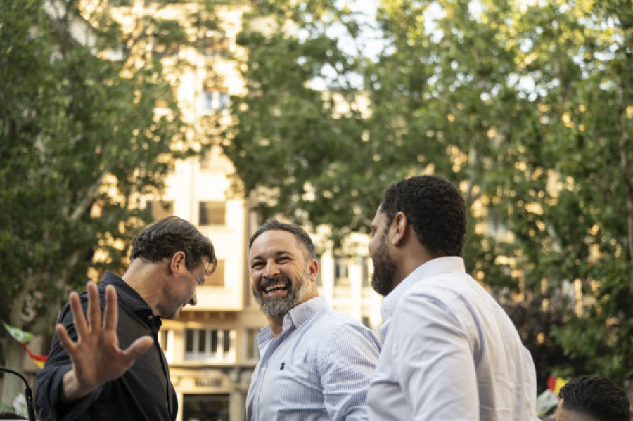 Abascal avisa de que los primeros votantes de Sánchez serán "violadores, pederastas, golpistas, Txapote y Mohamed"