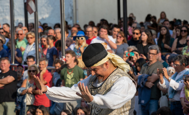 El izado de las ocho banderas de las Naciones Celtas inaugura el Festival de Ortigueira