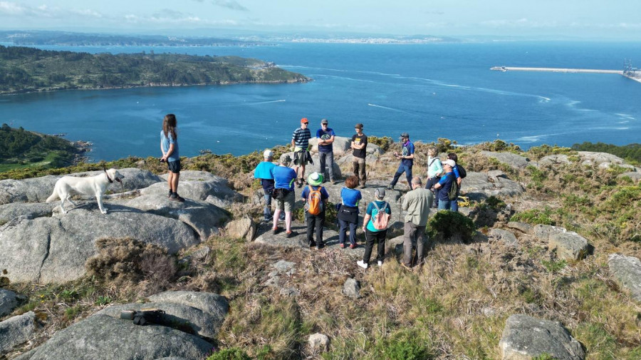 El Club Montaña Ferrol marcha hacia el “Monte dos Poetas”