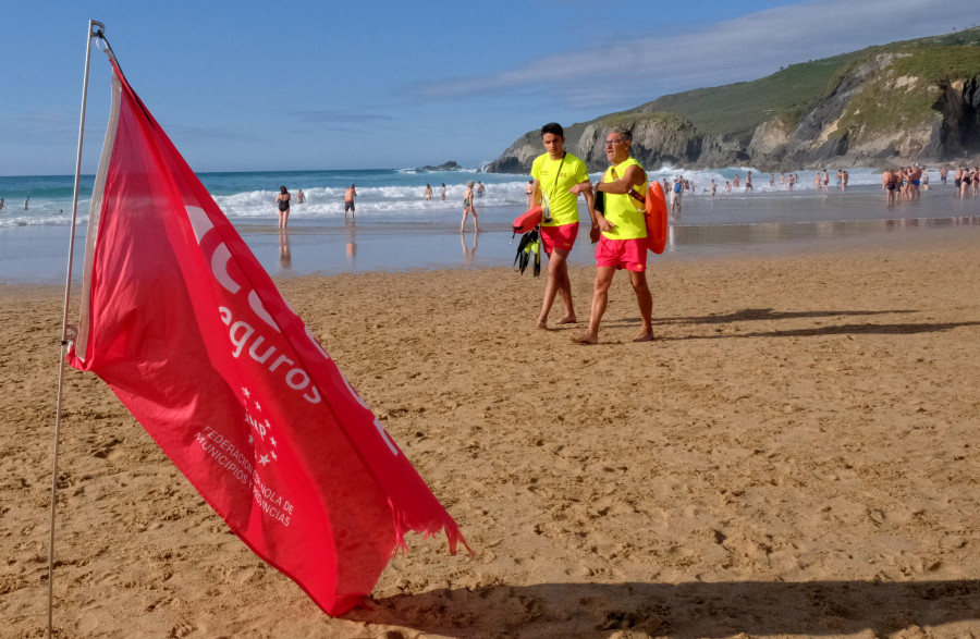 Los socorristas de Valdoviño rescatan a ocho personas en las playas de A Frouxeira y Meirás