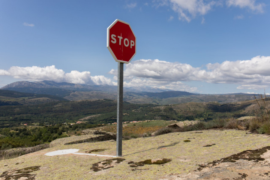 Una cámara detectará a los conductores que se salten un stop o una línea continua