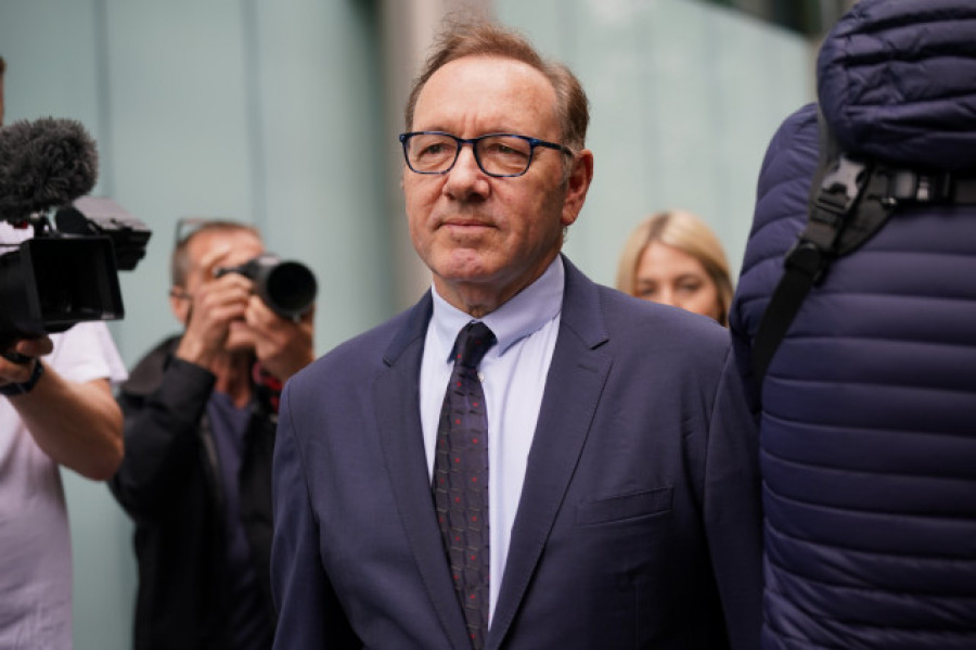 Kevin Spacey niega nuevas acusaciones de comportamiento inapropiado con hombres