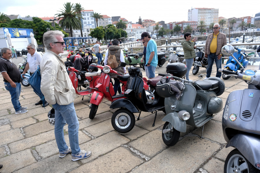 Invasión de vespas por la ciudad en la tercera “escuterada” del club Golfos & Kinkis