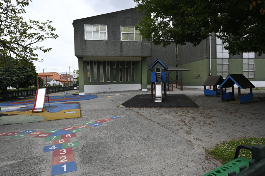 Apoyo a la comunidad del colegio de A Gándara tras el cierre de una unidad de Infantil