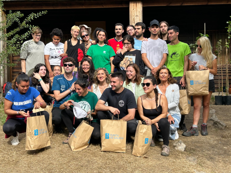 Un total de 16 mozos e mozas participan no campo de voluntariado de Vilarbó, en As Pontes