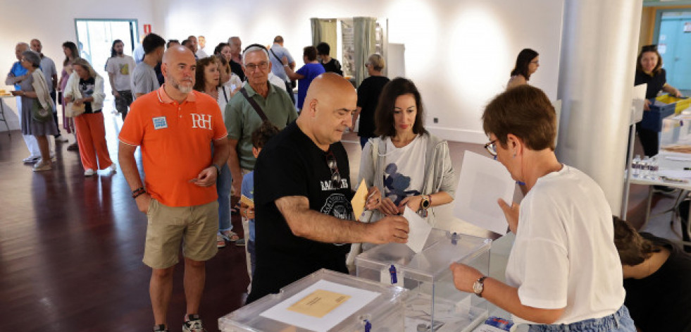 Las mesas electorales cierran con normalidad en Galicia