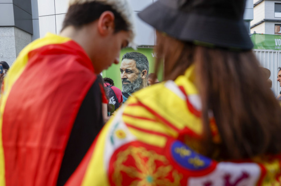 La Junta Electoral urge a Vox a dejar entrar hoy en su sede al periodista de "El País"