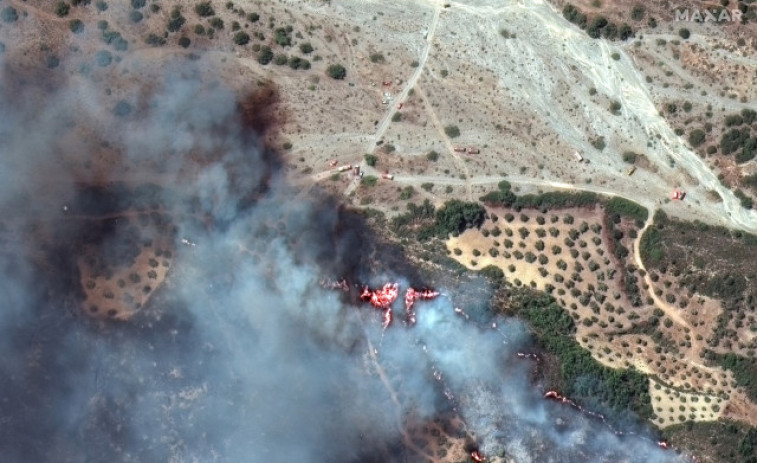 Grecia sigue luchando por controlar los incendios en Rodas, Corfú y Eubea