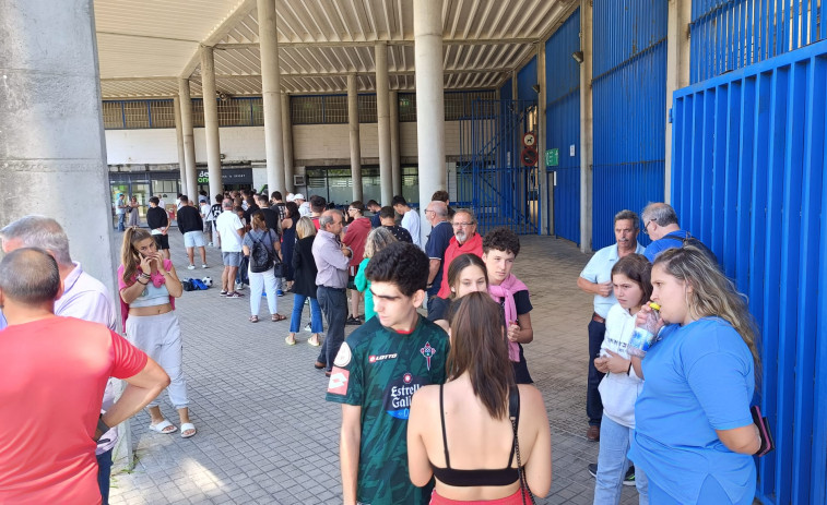 Largas colas en el primer día de la campaña de abonados del Racing