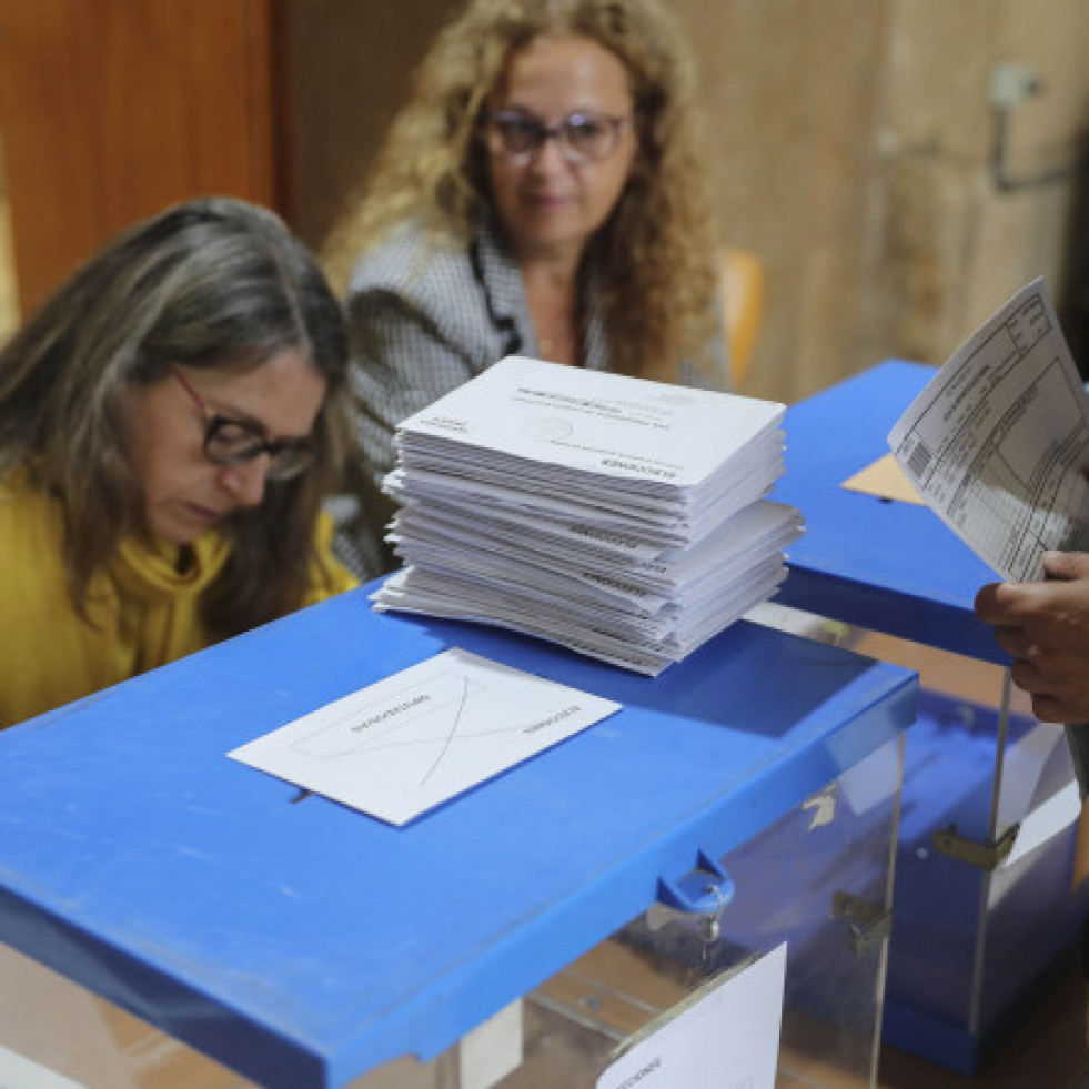 El recuento del voto exterior comienza este viernes, con nueve escaños en juego que pueden alterar las mayorías