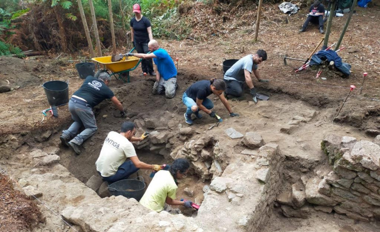 La primera campaña de excavación en el castro de Esmelle concluirá esta semana