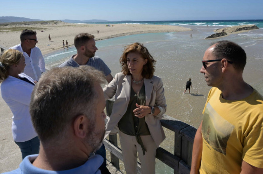 La Xunta abre la laguna de Baldaio, en Carballo, para restaurar el flujo de agua entre el humedal y el mar