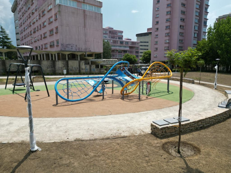 Abierto al público en Ferrol el parque infantil de Fontelonga