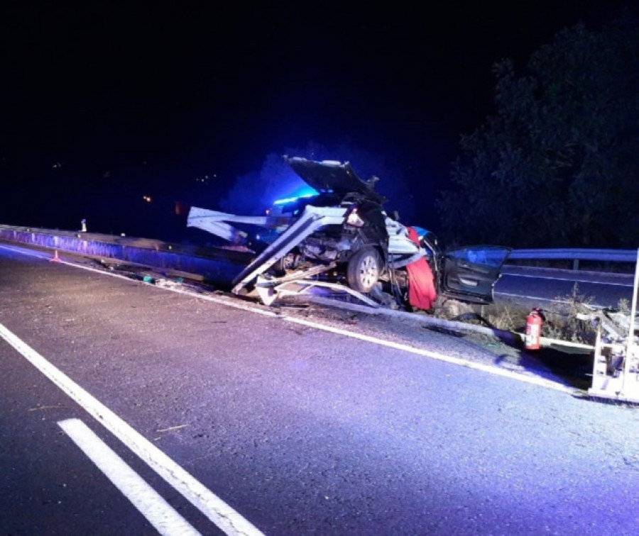 Fallecen dos jóvenes en un accidente provocado por un jabalí en Chantada