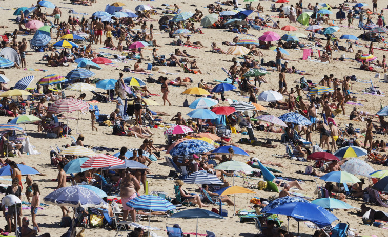 Socorristas y bomberos colaboran para garantizar la seguridad en las playas