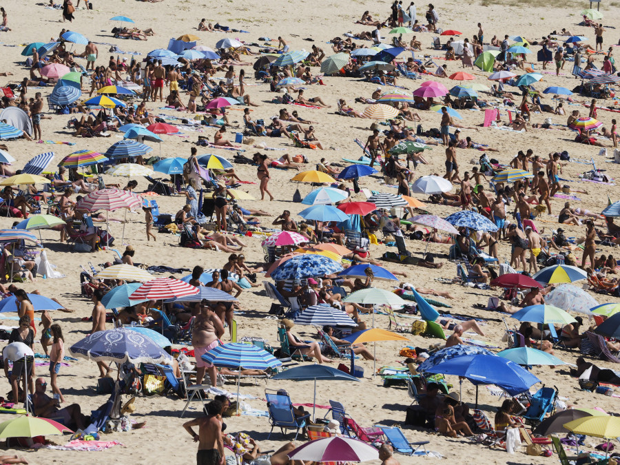 Socorristas y bomberos colaboran para garantizar la seguridad en las playas