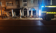 Un incendio arrasa de madrugada parte de un bar en el bajo de un edificio de Cabanas