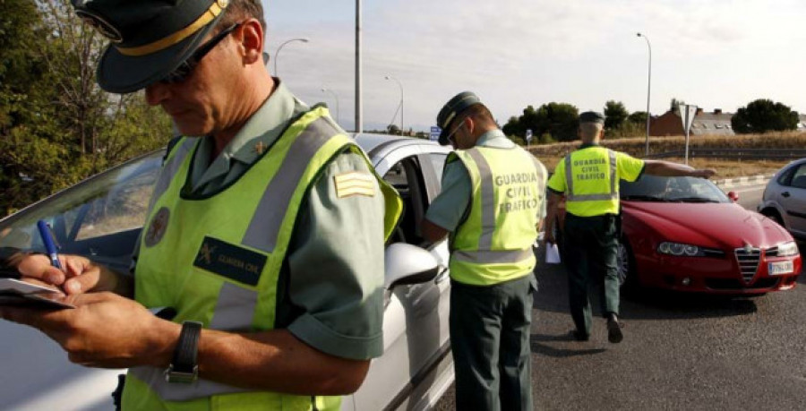 La DGT desarrolla esta semana en Galicia una campaña de control de alcohol y drogas