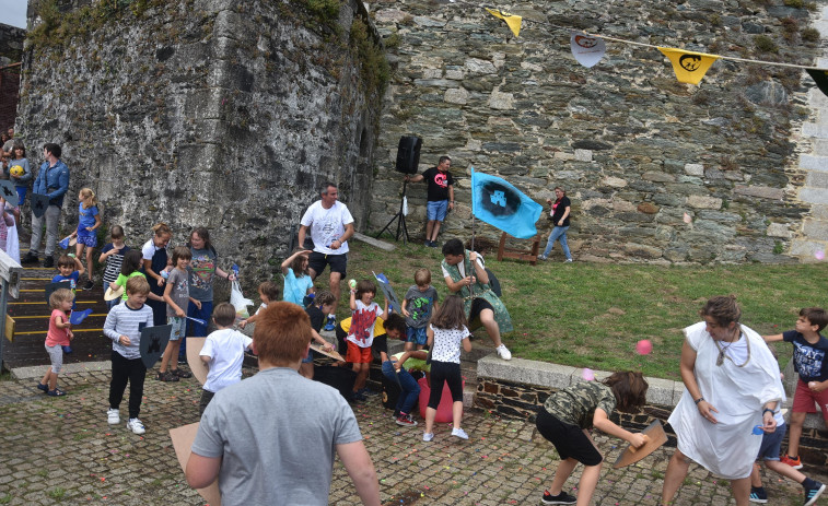 Moeche afronta tres días de revuelta festiva en torno al castillo medieval