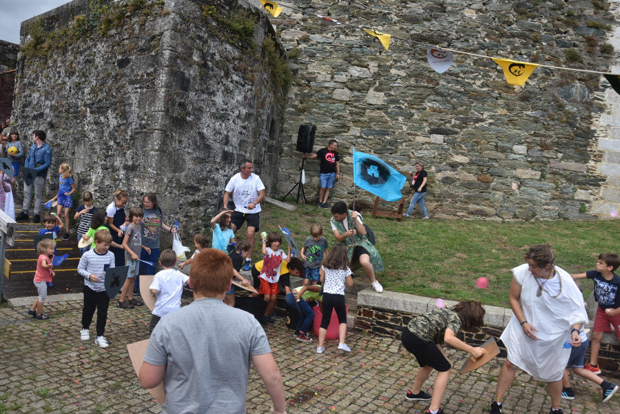 Moeche afronta tres días de revuelta festiva en torno al castillo medieval