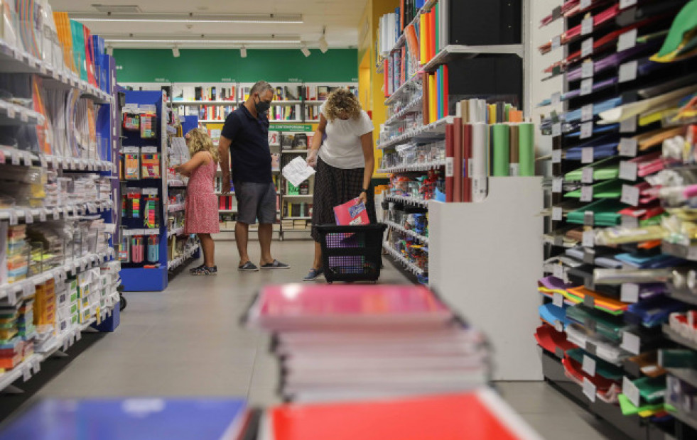Familias de unos 60.000 alumnos gallegos podrán desgravar un 15% del gasto en libros y material escolar