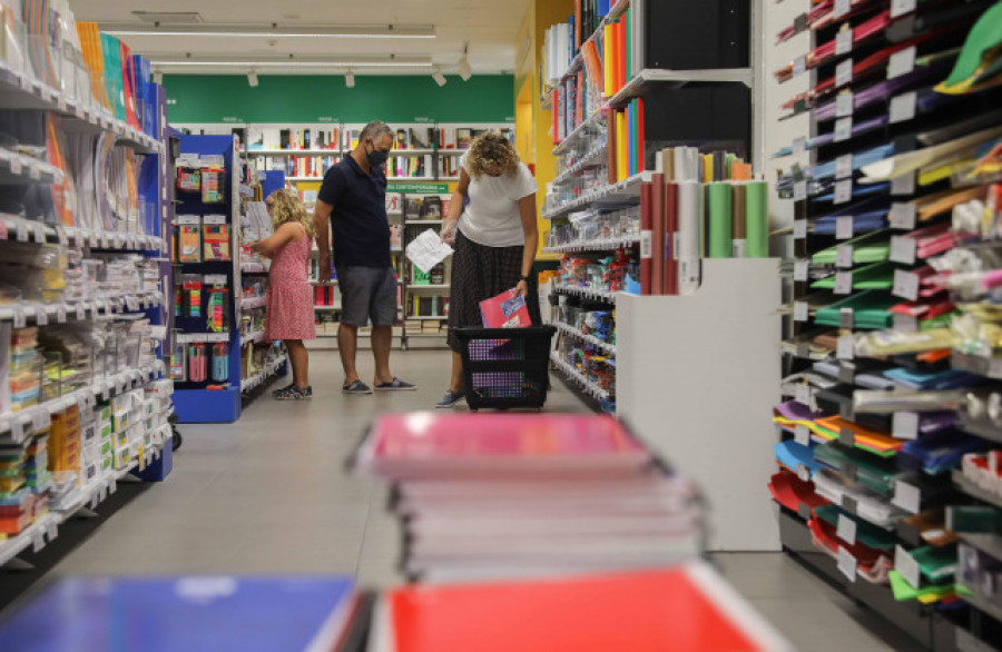 Familias de unos 60.000 alumnos gallegos podrán desgravar un 15% del gasto en libros y material escolar