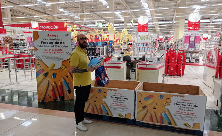Comienza la campaña de recogida de material escolar en el Alcampo de Ferrol