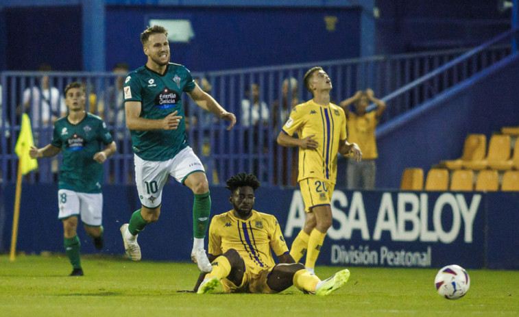 Racing y Alcorcón igualan fuerzas en un final eléctrico