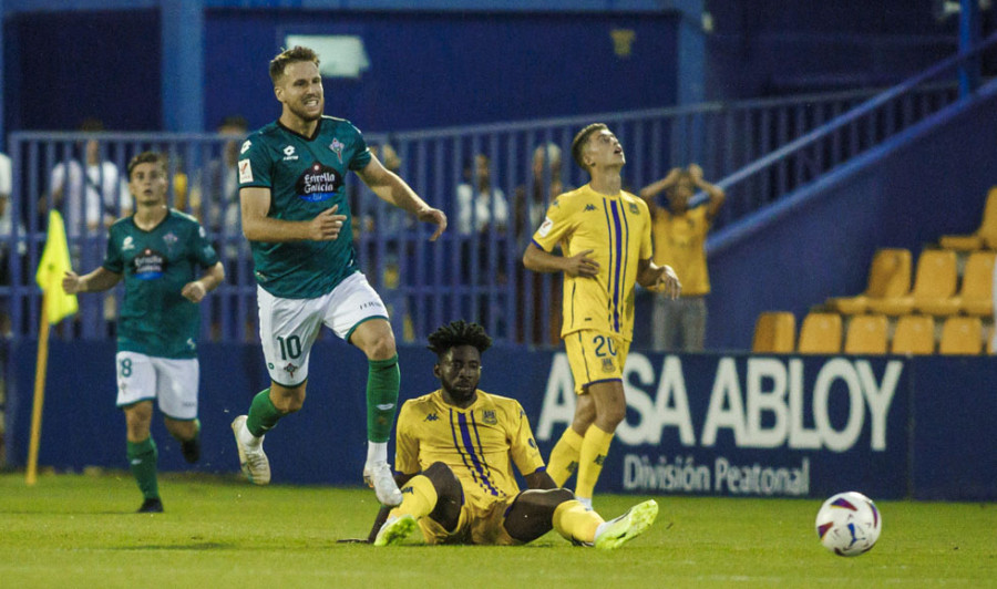 Racing y Alcorcón igualan fuerzas en un final eléctrico