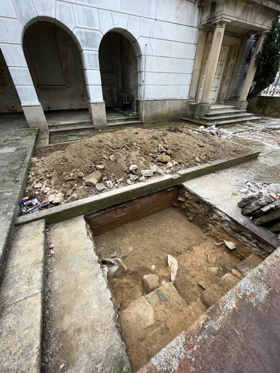 El edificio de Aduanas se somete a catas y sondeos previos a la reforma del inmueble