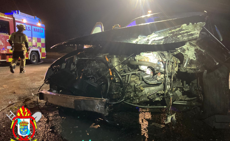 Liberada una conductora tras sufrir una violenta colisión en Narón