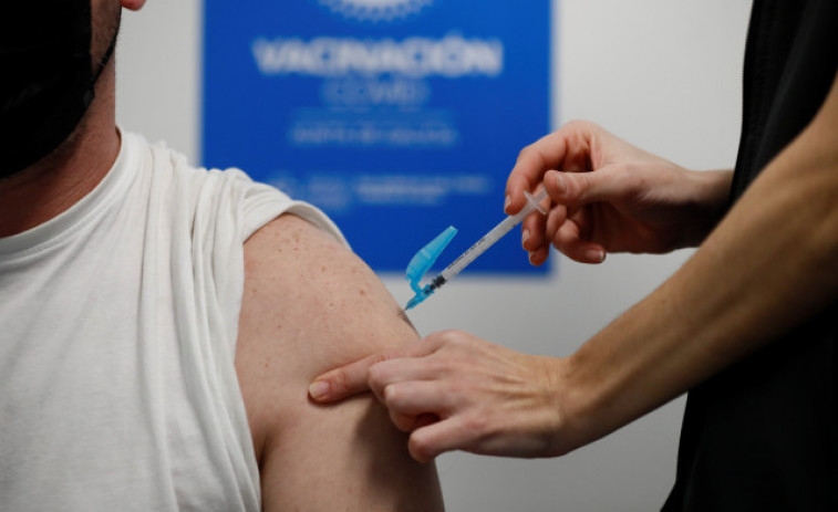 Galicia iniciará el 25 de septiembre la vacunación contra el covid y la gripe