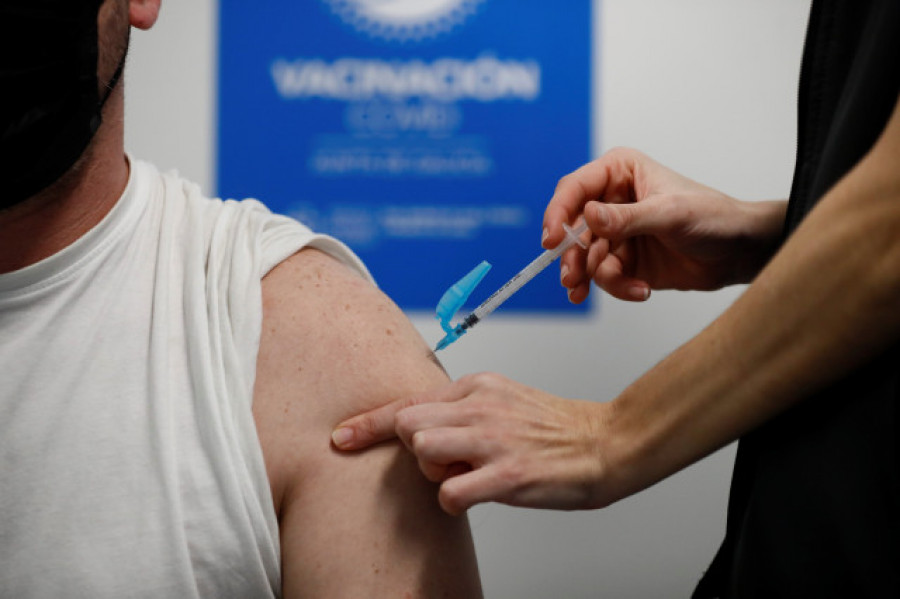 Galicia iniciará el 25 de septiembre la vacunación contra el covid y la gripe