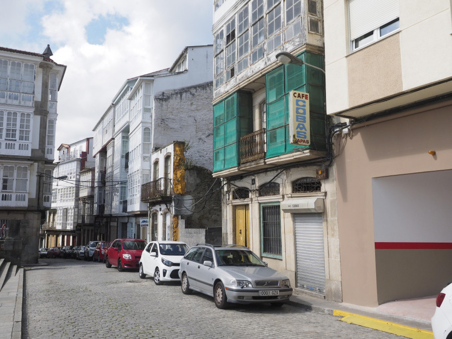 La demolición subsidiaria del número 4 de la calle San Francisco, en Ferrol, comenzará esta semana