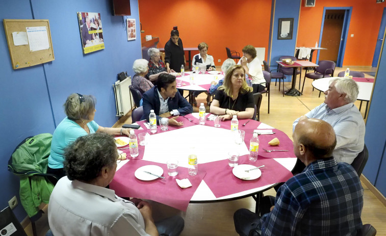 El comedor sénior de Río Xuvia, en Ferrol, abrió sus puertas con sus primeros 14 usuarios