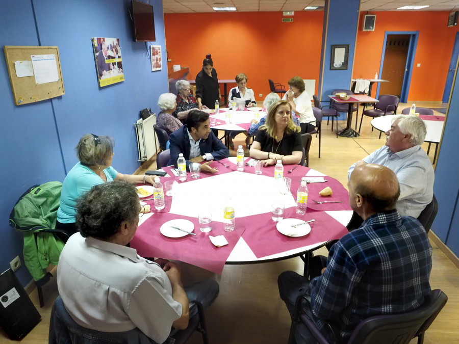 El comedor sénior de Río Xuvia, en Ferrol, abrió sus puertas con sus primeros 14 usuarios