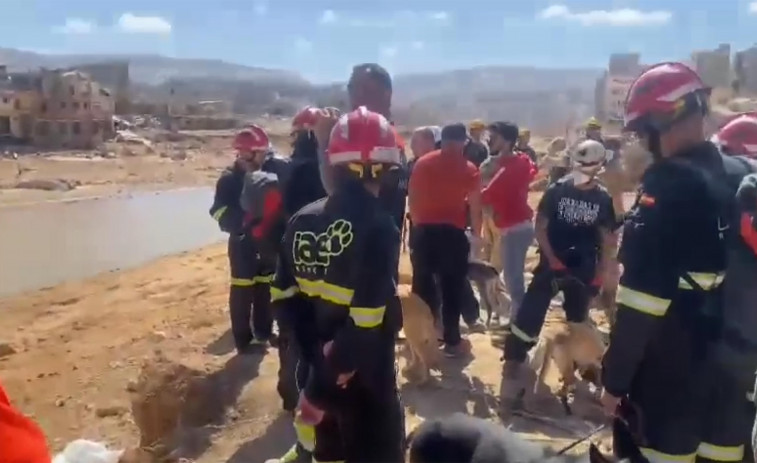 Bomberos y perros de Casaga prestan su ayuda en la catástrofe de Libia tras el paso del ciclón