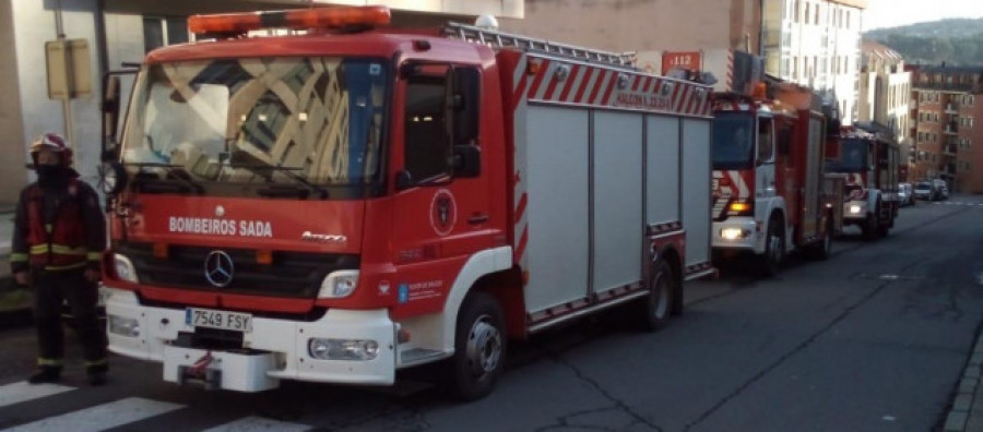 Liberado un hombre tras volcar con su coche en Oia