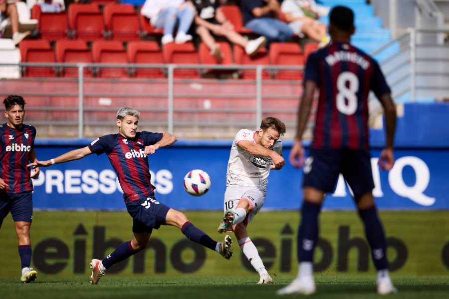 El Racing se deshace en Ipurua (2-0)