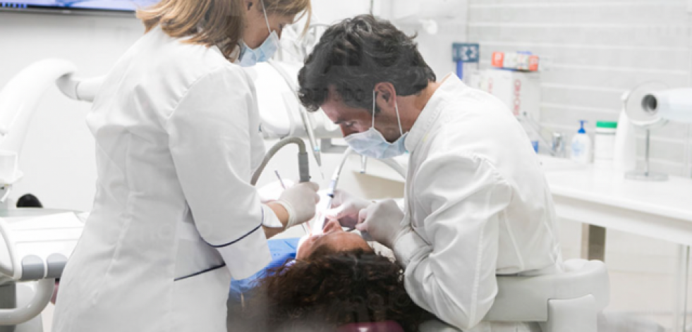 Jaime Araújo, odontólogo: “Visitar al dentista con frecuencia supone un ahorro de tiempo y de dinero”