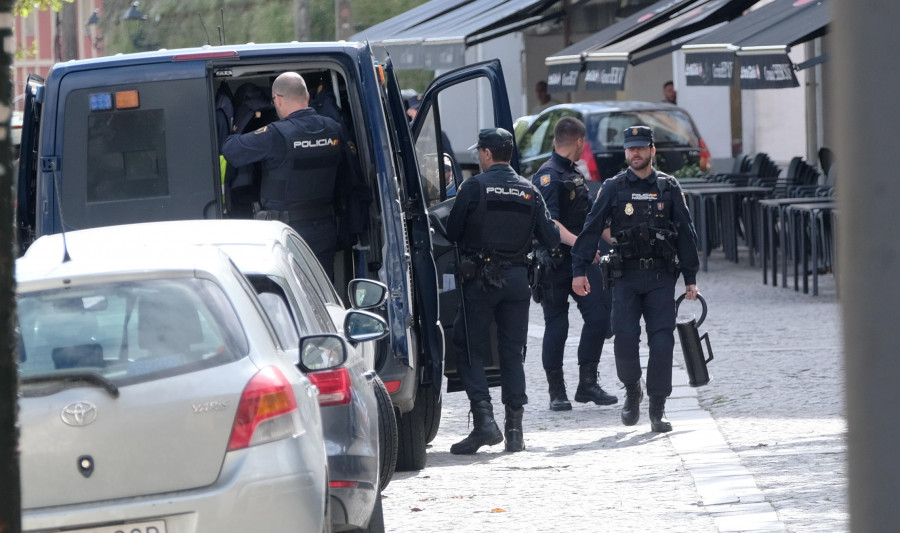 Espectacular operación policial en Pontedeume, que se salda con varios detenidos