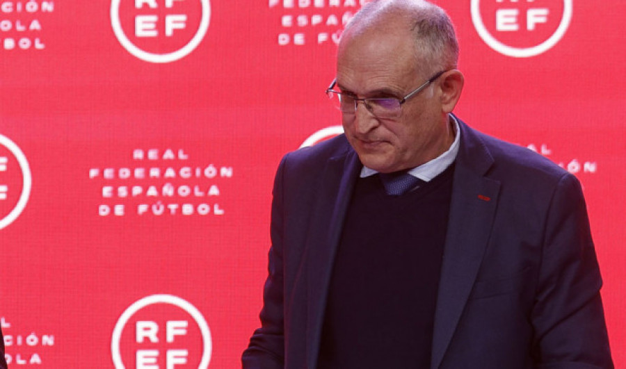 La RFEF "prescinde de los servicios" de su secretario general, Andreu Camps