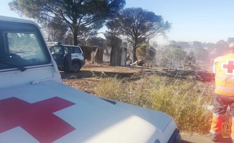 Unas 200 chabolas quemadas en el incendio de un poblado chabolista de Huelva