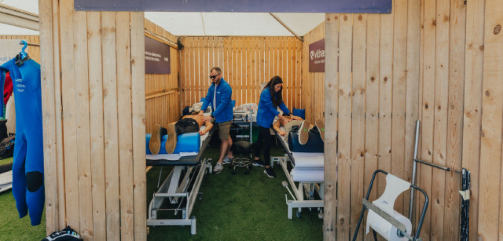 Dolores cervicales y de rodilla, principales patologías tratadas por Vithas en el Cabreiroa Junior Pro Razo Caion de surf