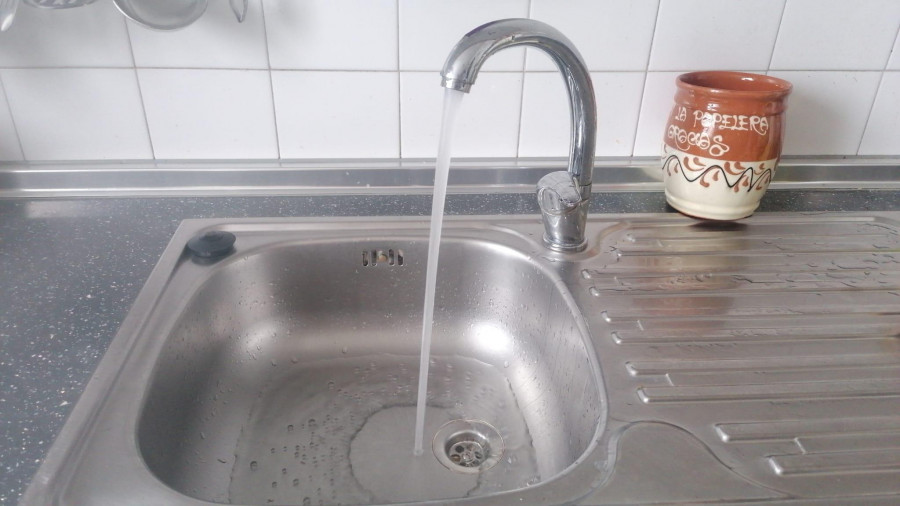 Mañón prohíbe el consumo de agua del grifo en los lugares de Vila y Porto de Bares