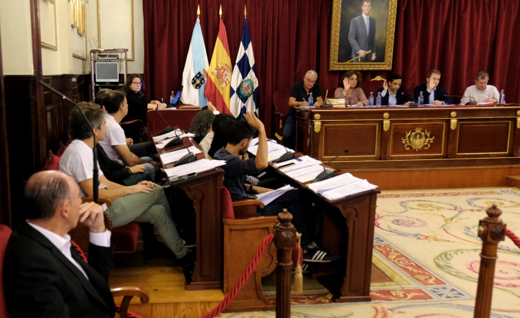 Jaleo en el pleno a causa de los consejos escolares y reproches por San Francisco