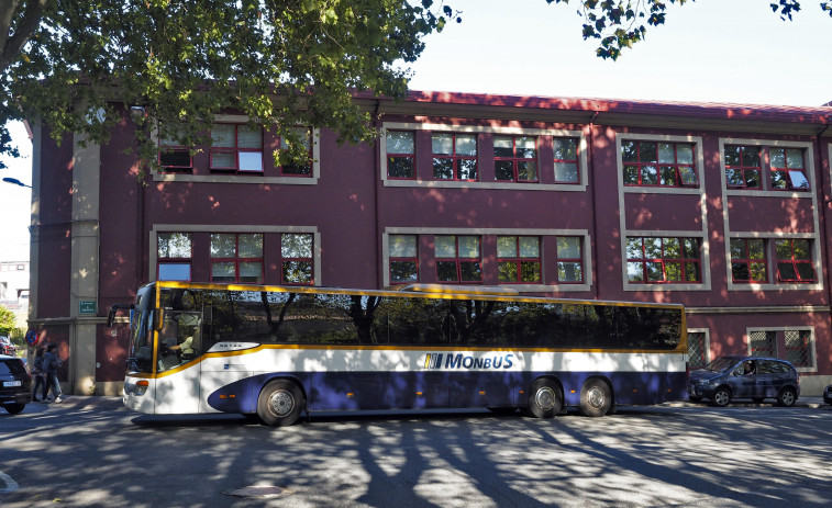 Las Anpas gallegas censuran la mala organización del transporte escolar en la comarca
