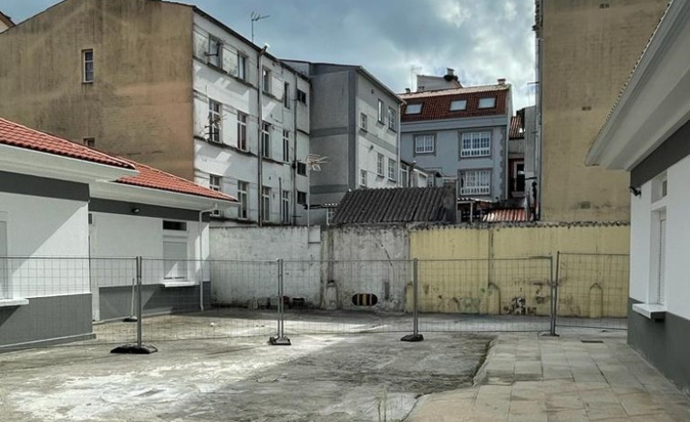 Ares inicia la renovación del patio de las Escolas do Lago, diseñadas por Rodolfo Ucha
