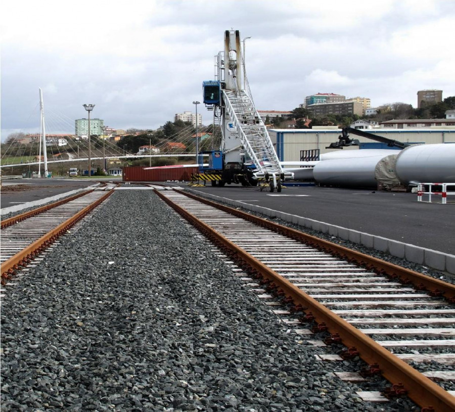 El puerto inicia la licitación de la asistencia técnica para la conexión  por tren a Caneliñas